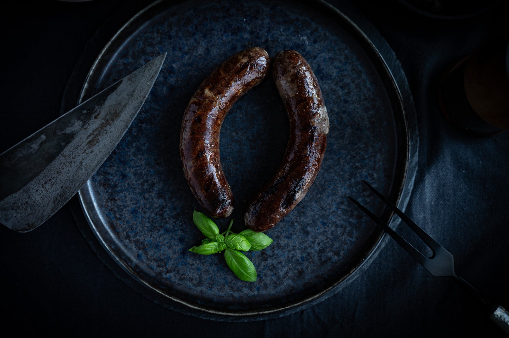 Wildschweinbratwurst mit Käse gefüllt und gegrillt